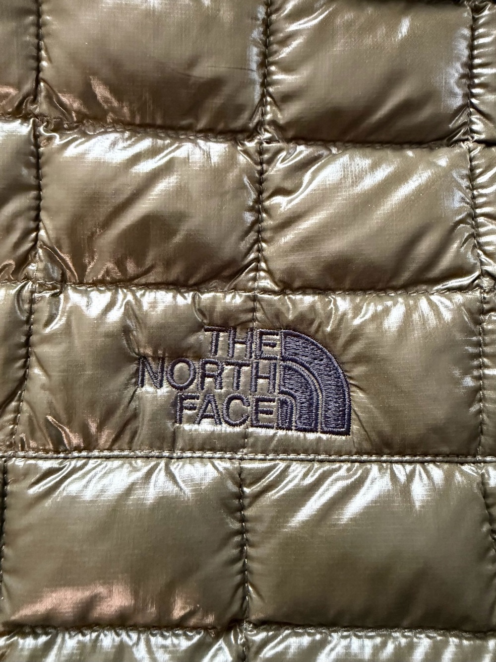 The North Face Shiny Olive Quilted Packable Jacket with Embroidered Logo - Picture 3 of 6